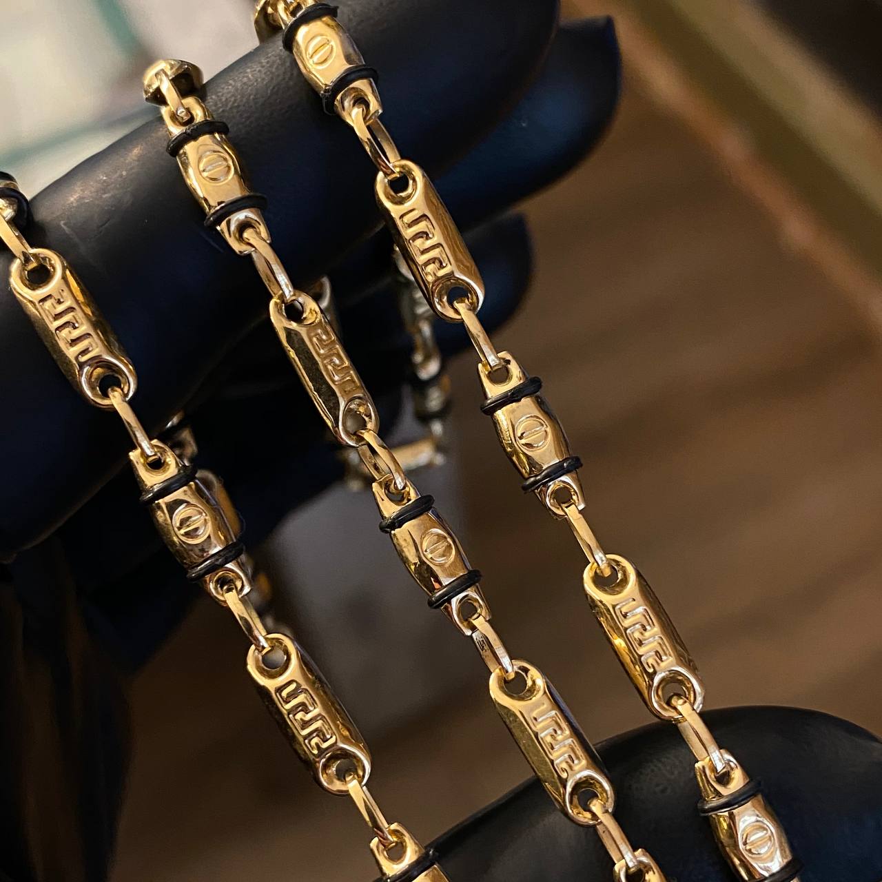 Cadena Rustica CT VS 11.1gr / 60cm Cauchos Negros Oro Amarillo