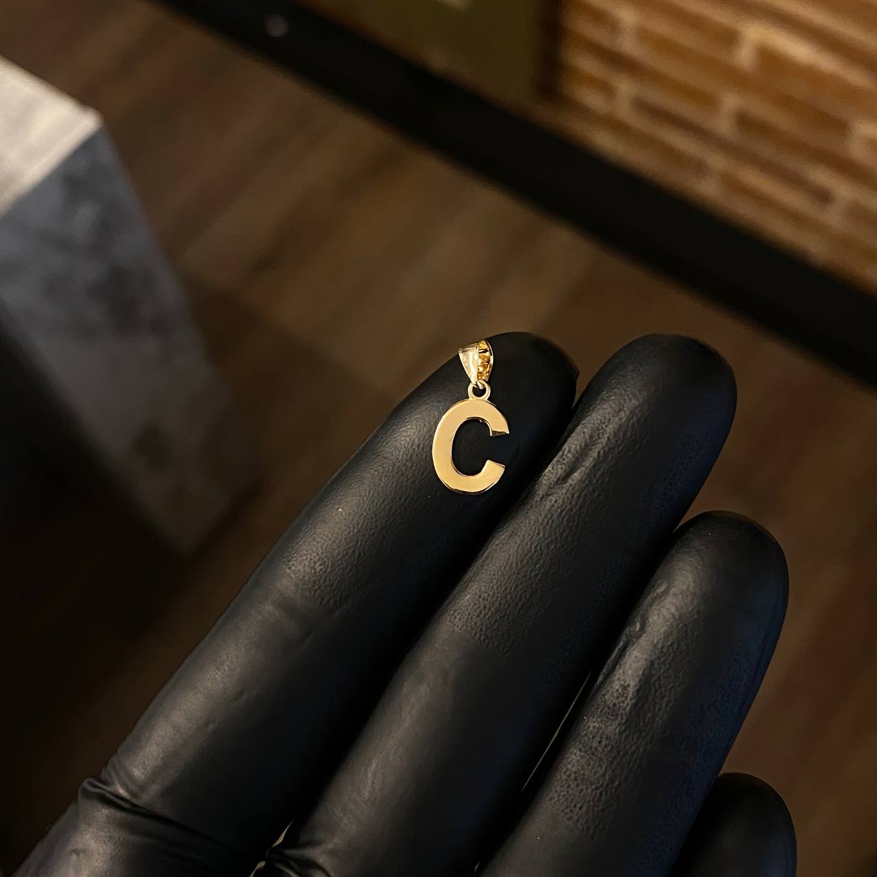 Dije Letra C 0.3gr / 1.5cm Liso Oro Amarillo
