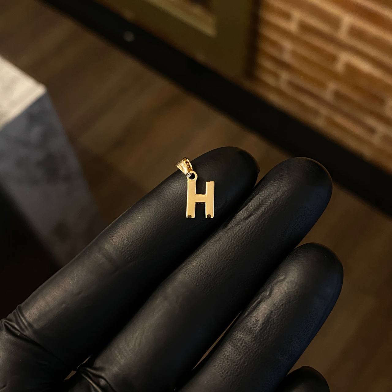 Dije Letra H 0.4gr / 1.5cm Liso Oro Amarillo