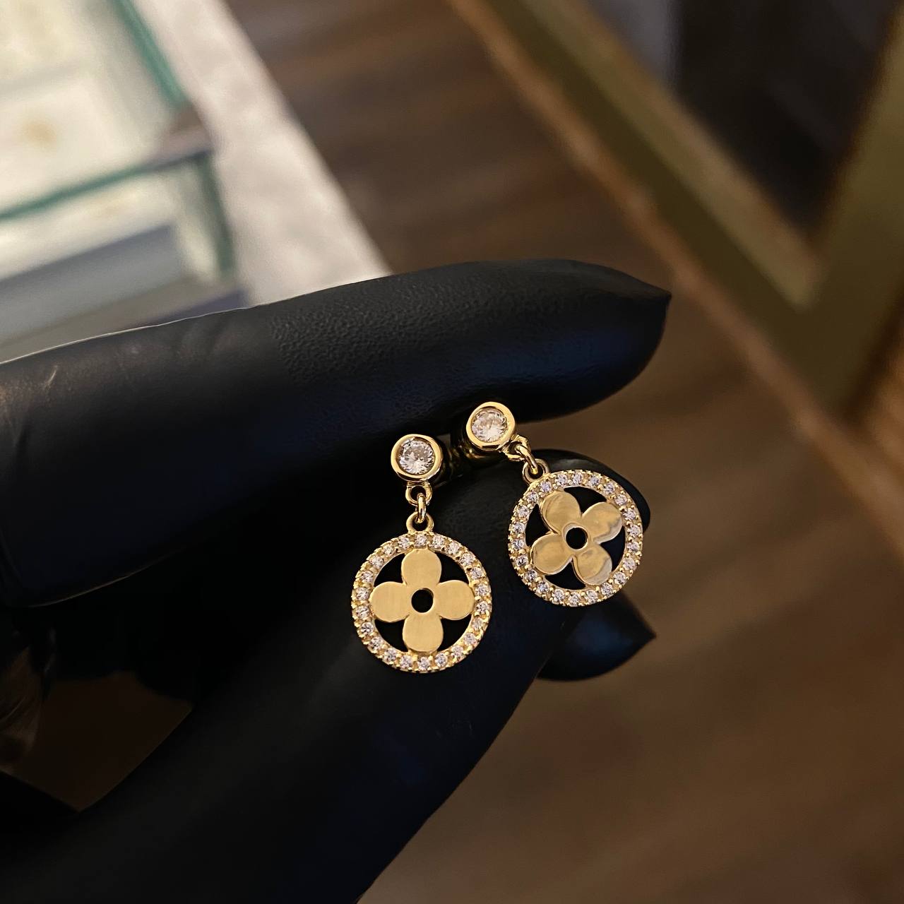 Topos Flor 3.85gr Aretes Circones Blancos Broche Mariposa Oro Amarillo (Oferta)