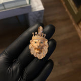 Dije Leon VS 11gr / 4.1cm Circones Blancos Verdes Oro Rosa