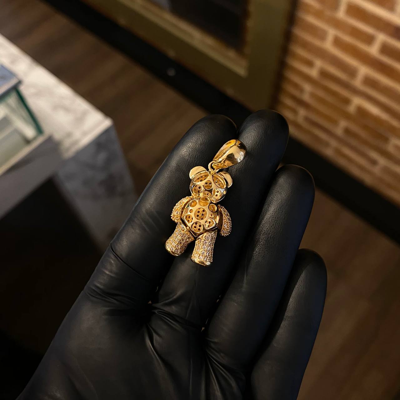 Dije Oso Articulado 9.1gr / 3.8cm Moño Circones Blancos Negros Oro Amarillo