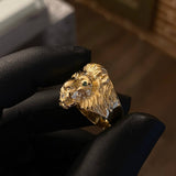 Anillo Cabeza León 10.3gr T10 Circones Blancos Verdes Oro Amarillo