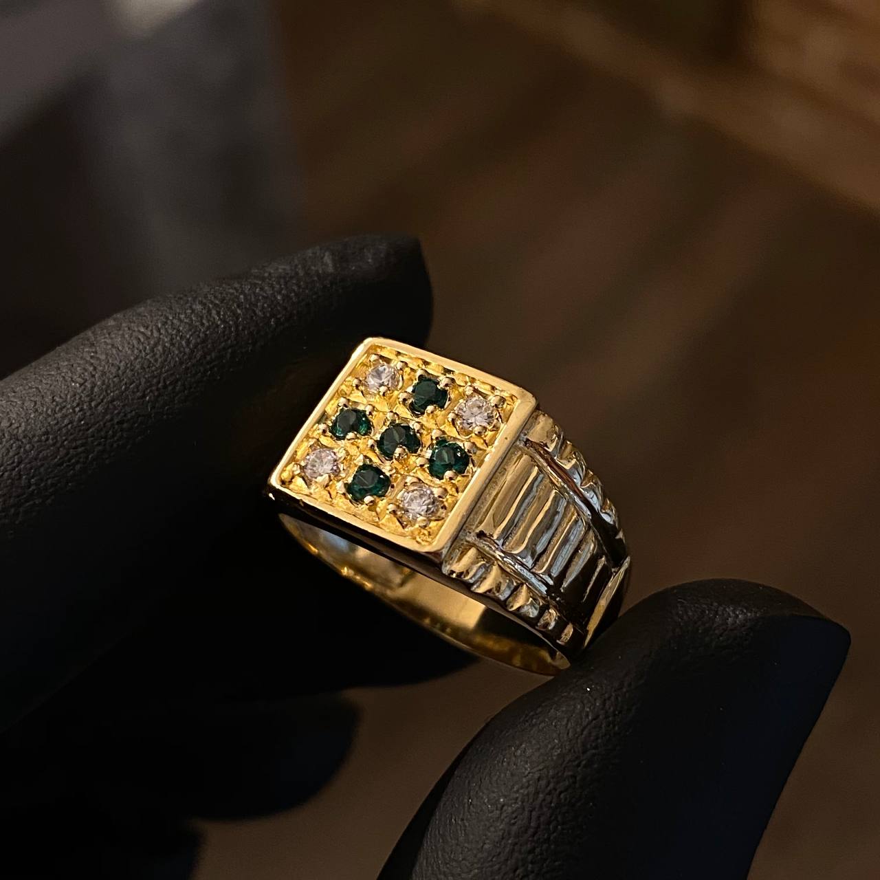 Anillo Cruz 6.35gr T8 1/4 Circones Verdes Blancos Oro Amarillo