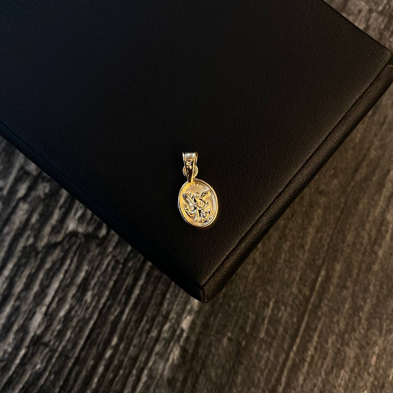 Dije San Miguel Arcángel 0.5gr / 1.6cm Troquelado Oro Amarillo