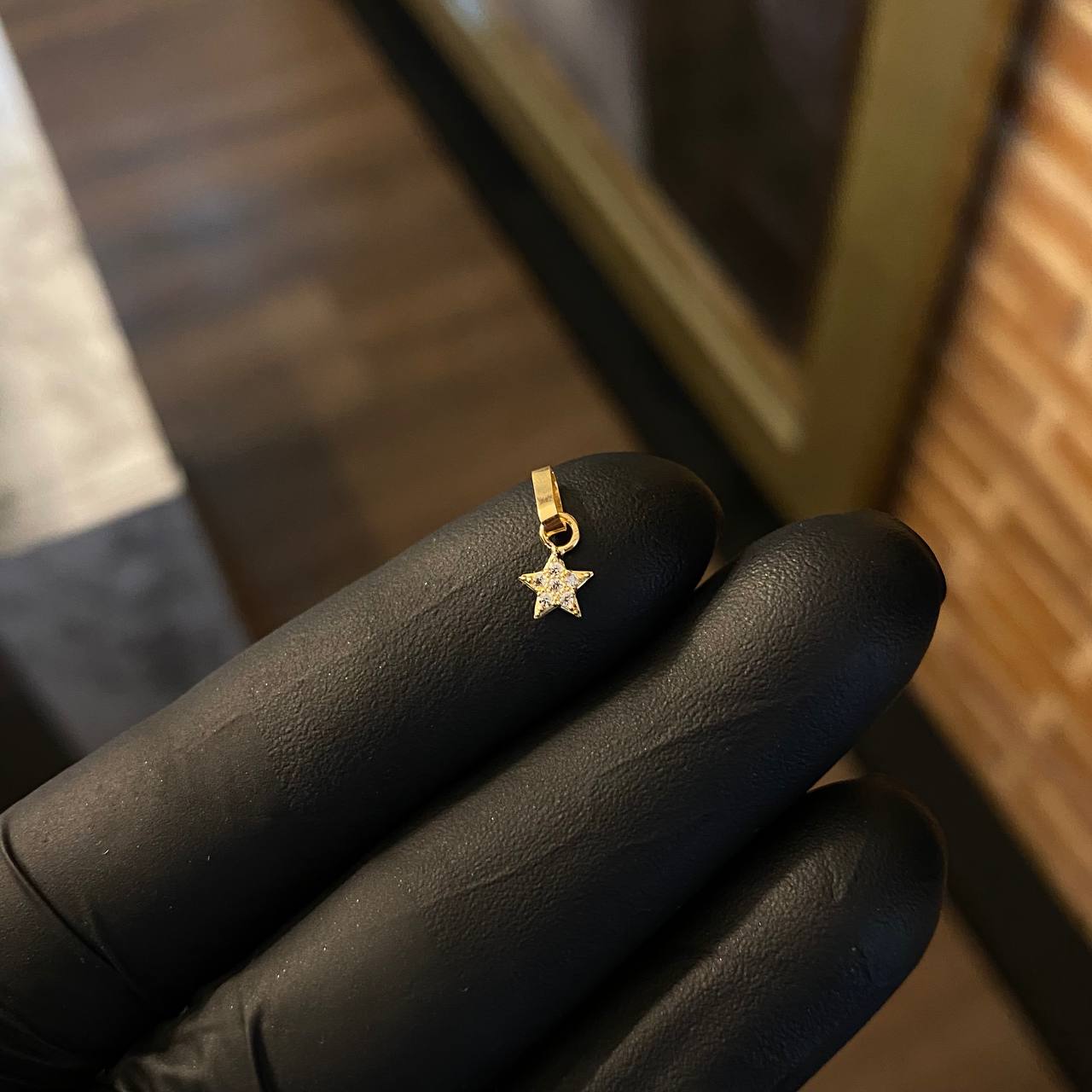Dije Estrella 0.2gr / 1.1cm Tupida Circones Blancos Oro Amarillo