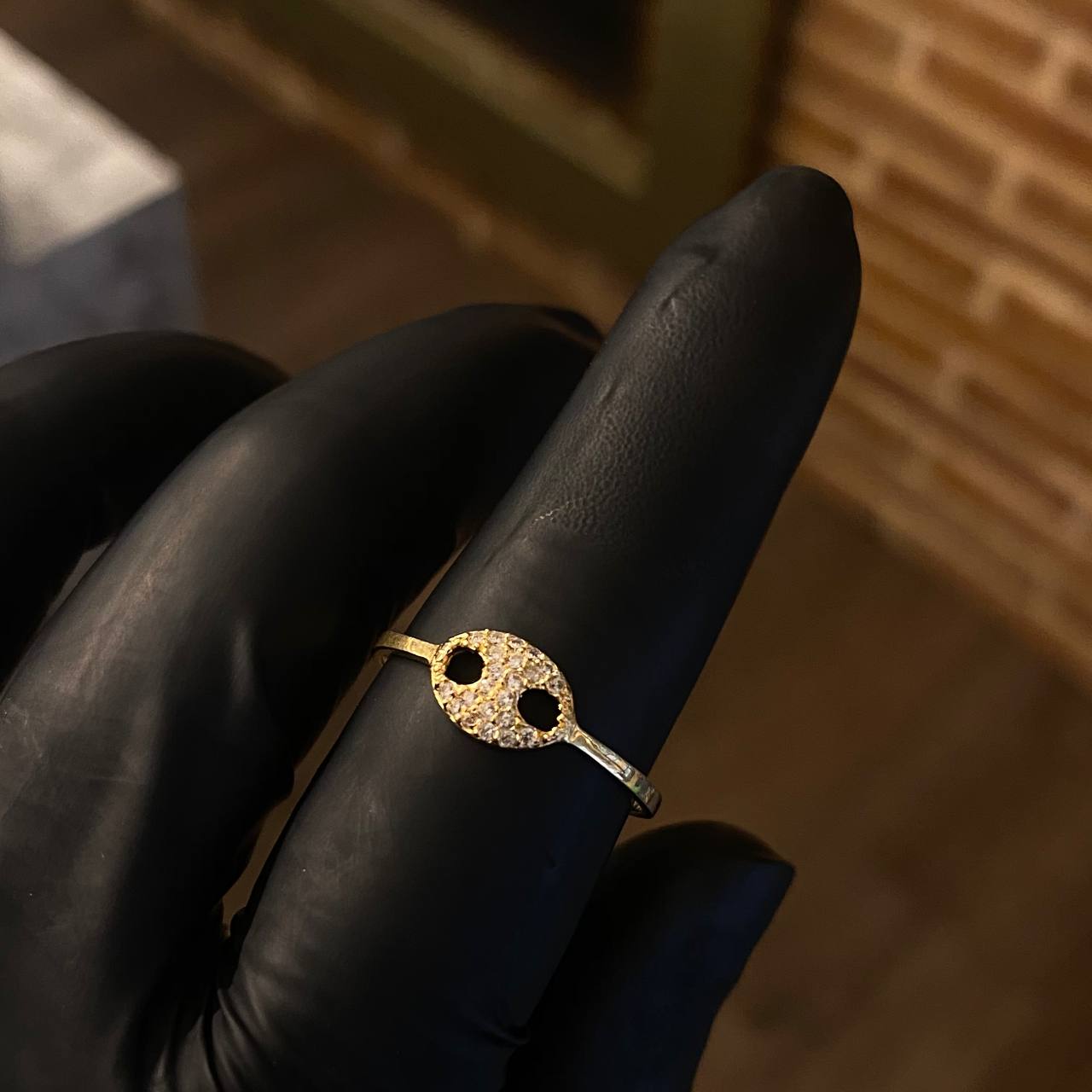 Anillo GC 1.6gr / T10 Circones Blancos Oro Amarillo