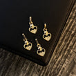 Dije Corazón Triple Silueta 0.3gr / 1.2cm Circones Blancos Oro Amarillo