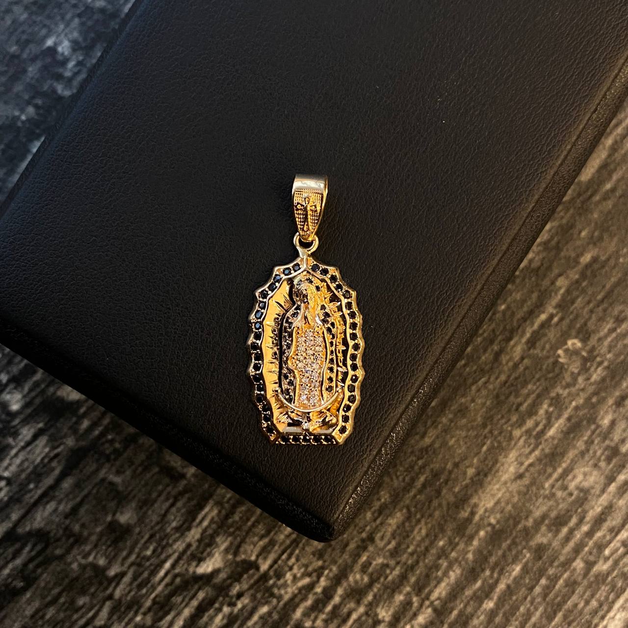 Dije Virgen de Guadalupe 5.25gr / 3.5cm Circones Negros Blancos Oro Amarillo