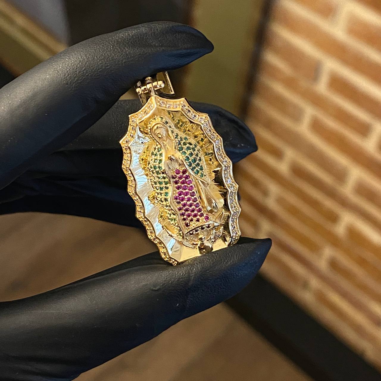 Dije Virgen de Guadalupe 12.55gr / 5.1cm Circones Verdes Fucsias Blancos Oro Amarillo