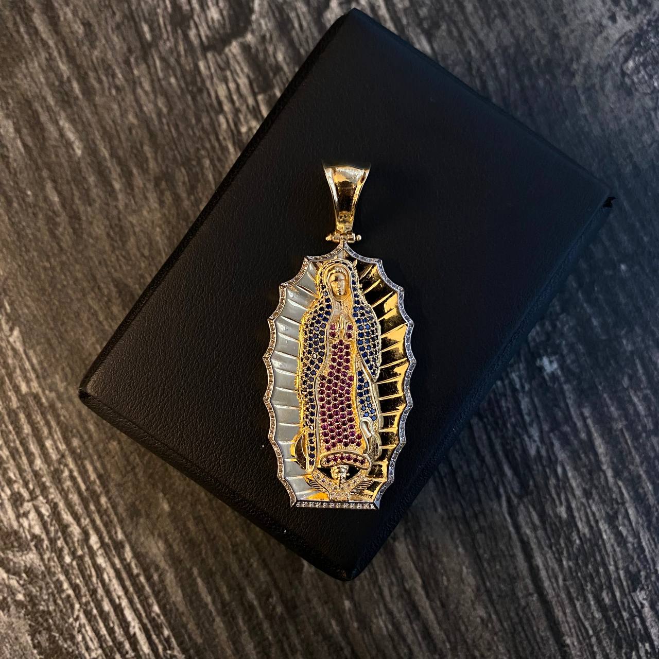 Dije Virgen de Guadalupe 16gr / 6.3cm Circones Azules Fucsias Blancos Dos Oros Blanco Amarillo