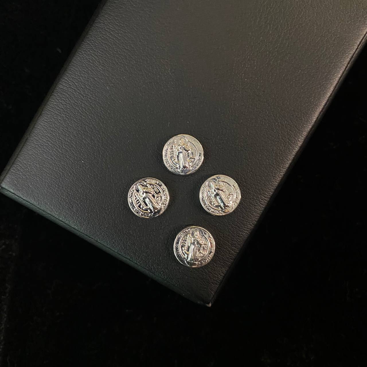 Herraje San Benito 0.45gr / 1cm Tambor Oro Blanco