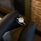 Solitario 1.3gr / T5 3/4 Anillo Circones Blancos Oro Amarillo