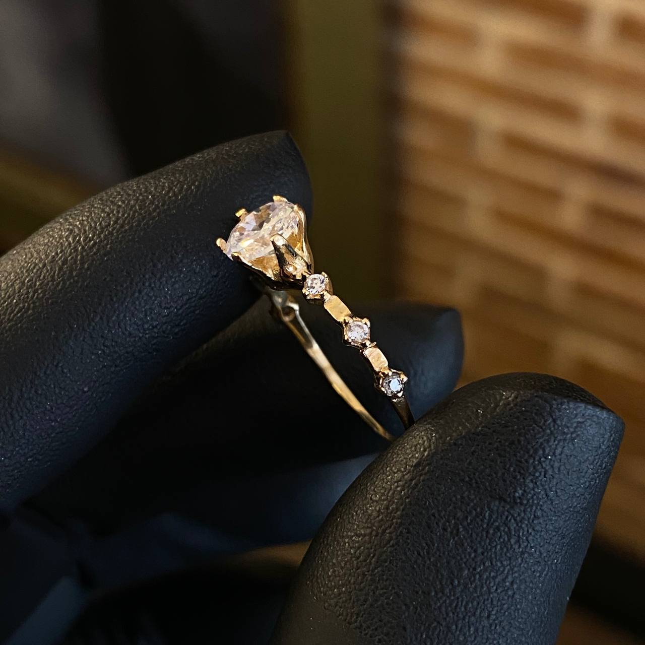 Solitario 1.6gr T6 Anillo Circones Blancos Oro Amarillo