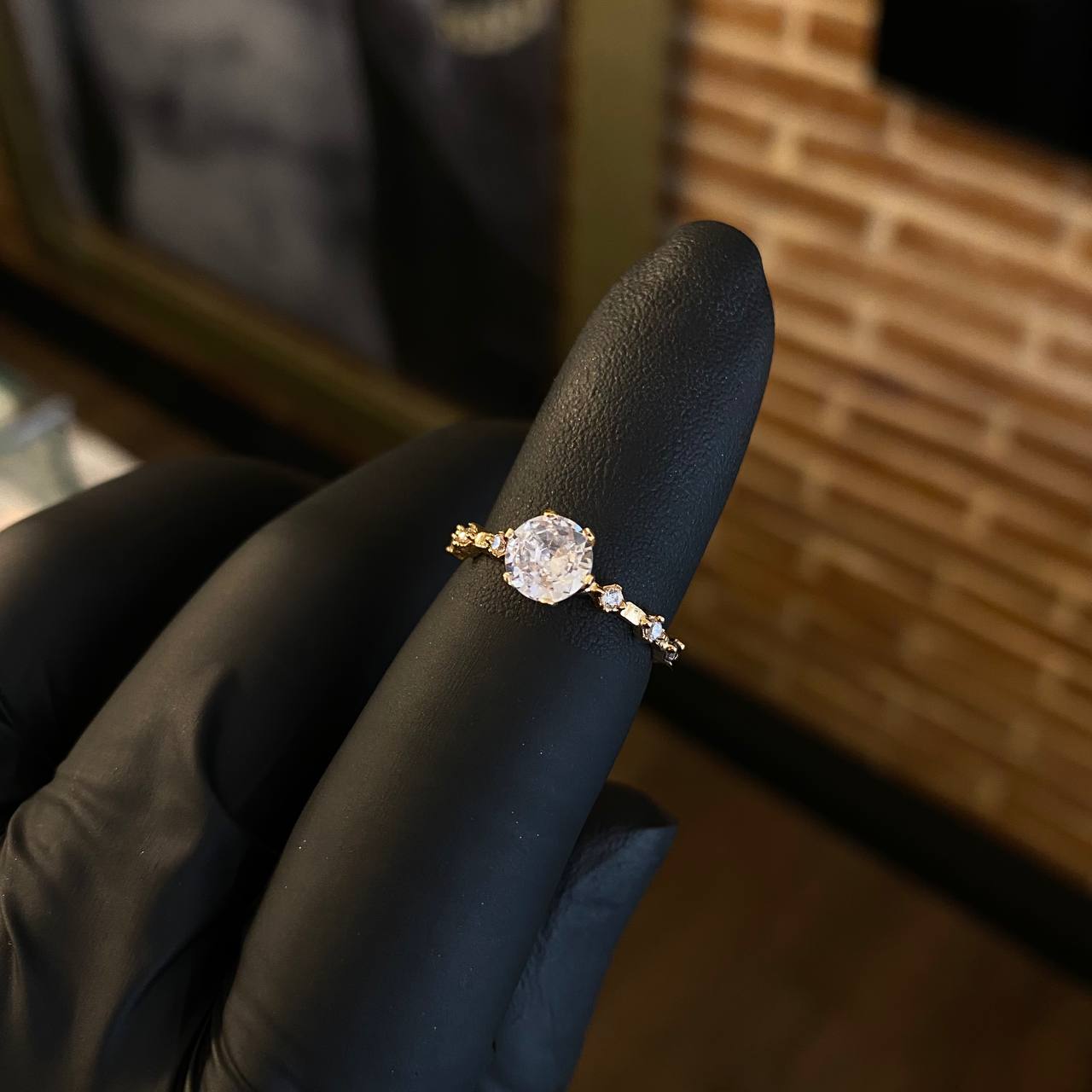 Solitario 1.6gr T6 Anillo Circones Blancos Oro Amarillo