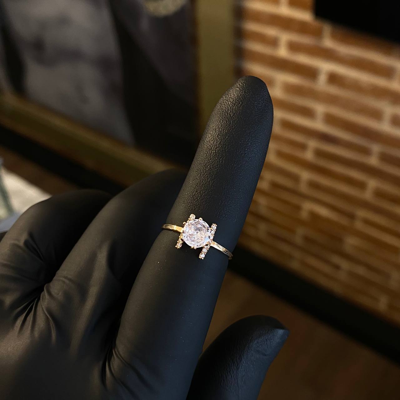 Solitario Piscis 1.45gr / T6 1/2 Anillo Circones Blancos Oro Amarillo