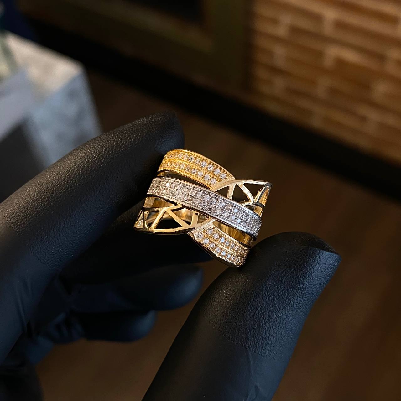 Anillo Infinito Zig Zag Cruzado 8.65gr T6 1/2 Circones Blancos Dos Oros Blanco Amarillo*
