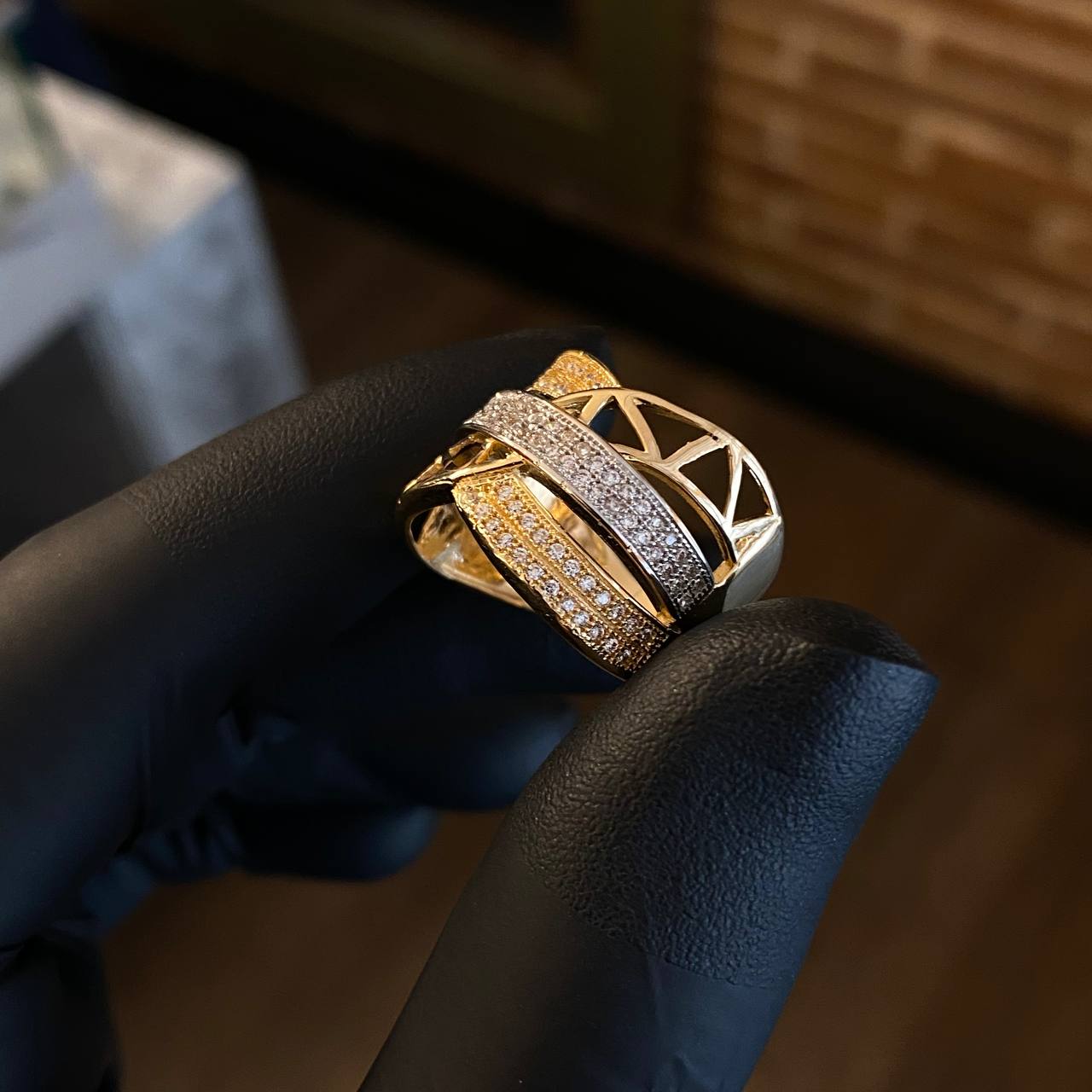 Anillo Infinito Zig Zag Cruzado 8.65gr T6 1/2 Circones Blancos Dos Oros Blanco Amarillo*