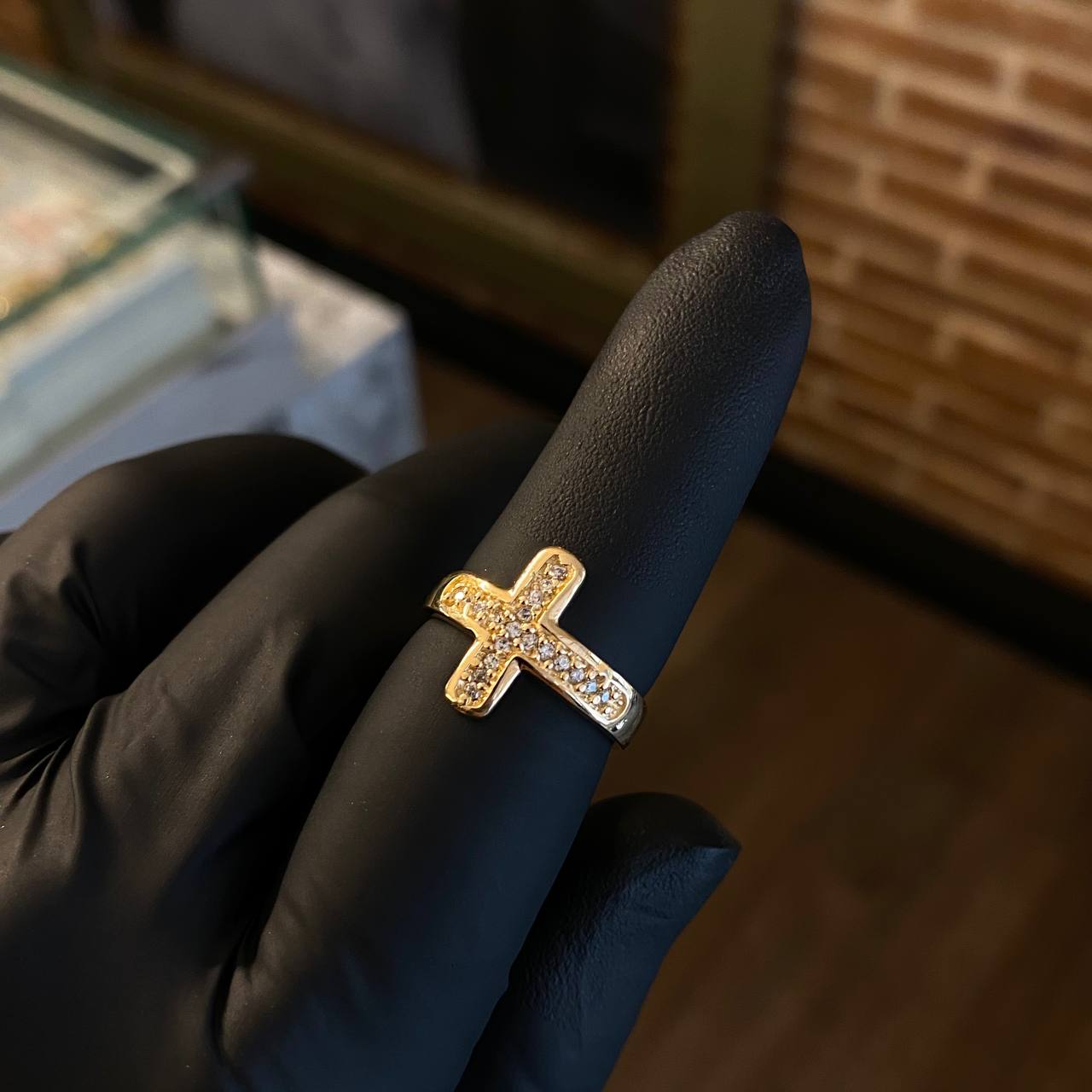 Anillo Cruz 3.4gr T7 Circones Blancos oro Amarillo*