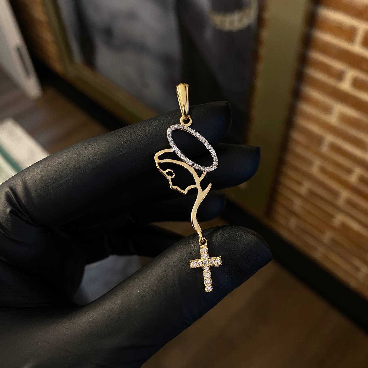 Dije Silueta Virgen Maria 2.4gr / 5.3cm Circones Blancos Dos Oros