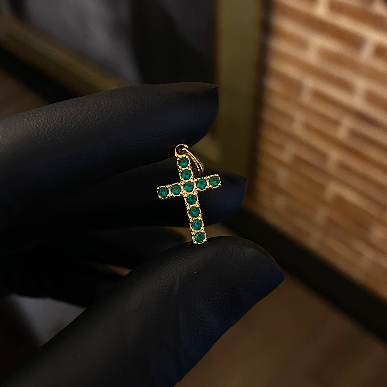 Dije Cruz 1.45gr / 2.3cm Circones Verdes Oro Amarillo