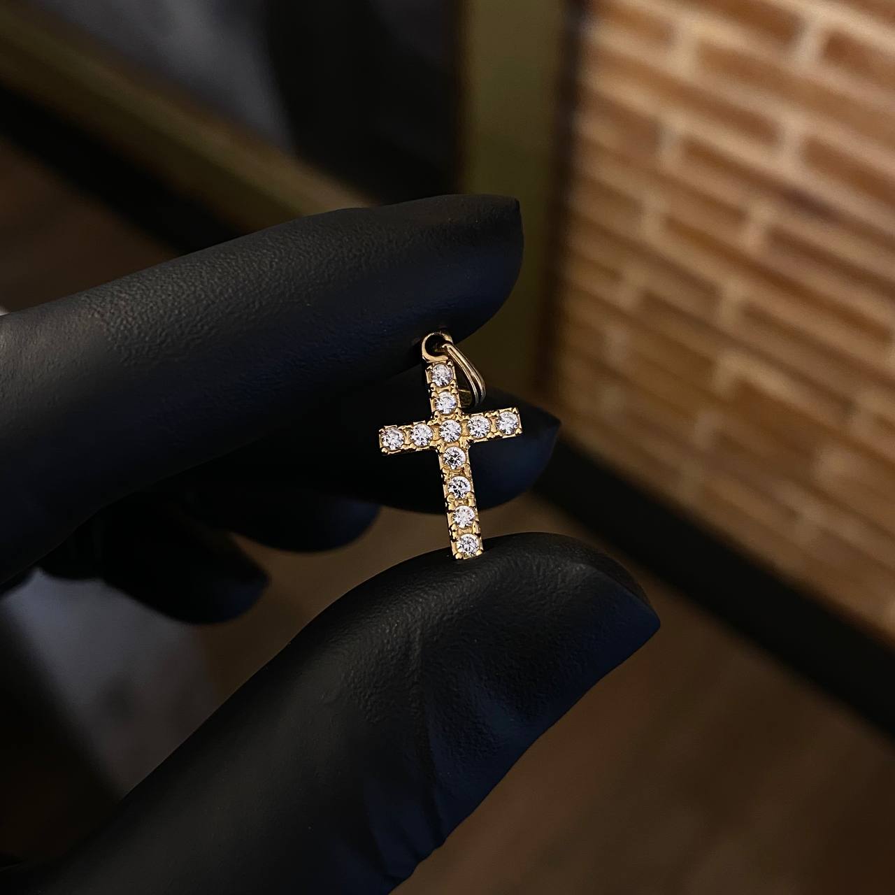 Dije Cruz 1.4gr / 2.3cm Circones Blancos Oro Amarillo
