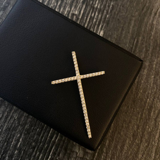 Dije Cruz 3.15gr / 4.9cm Circones Blancos Oro Amarillo (Oferta)