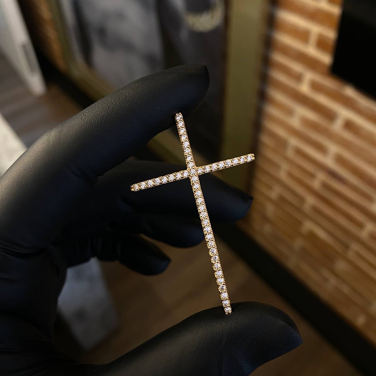 Dije Cruz 3.15gr / 4.9cm Circones Blancos Oro Amarillo (Oferta)