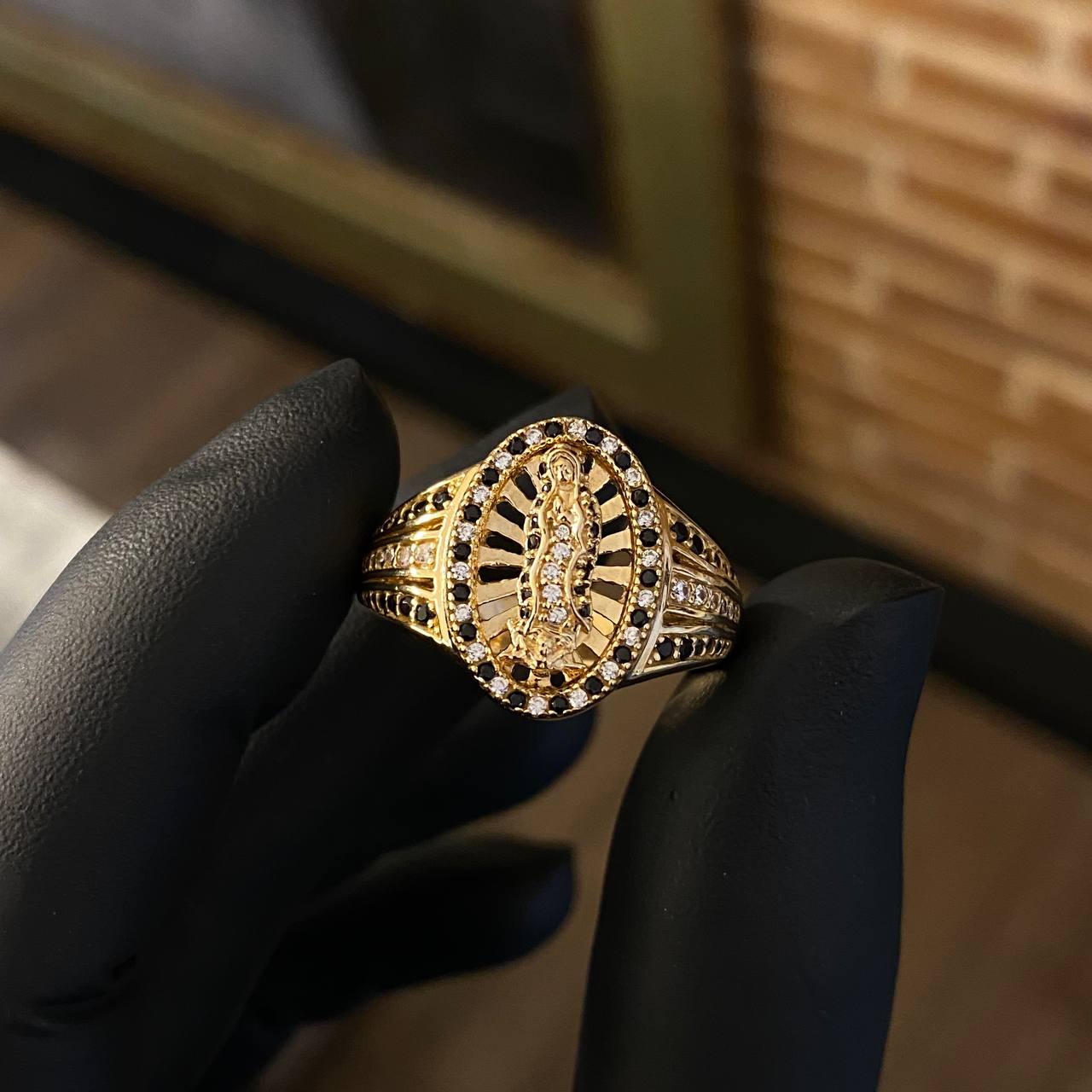 Anillo Virgen de Guadalupe 7.85gr / T9 3/4 Circones Negros Blancos Oro Amarillo