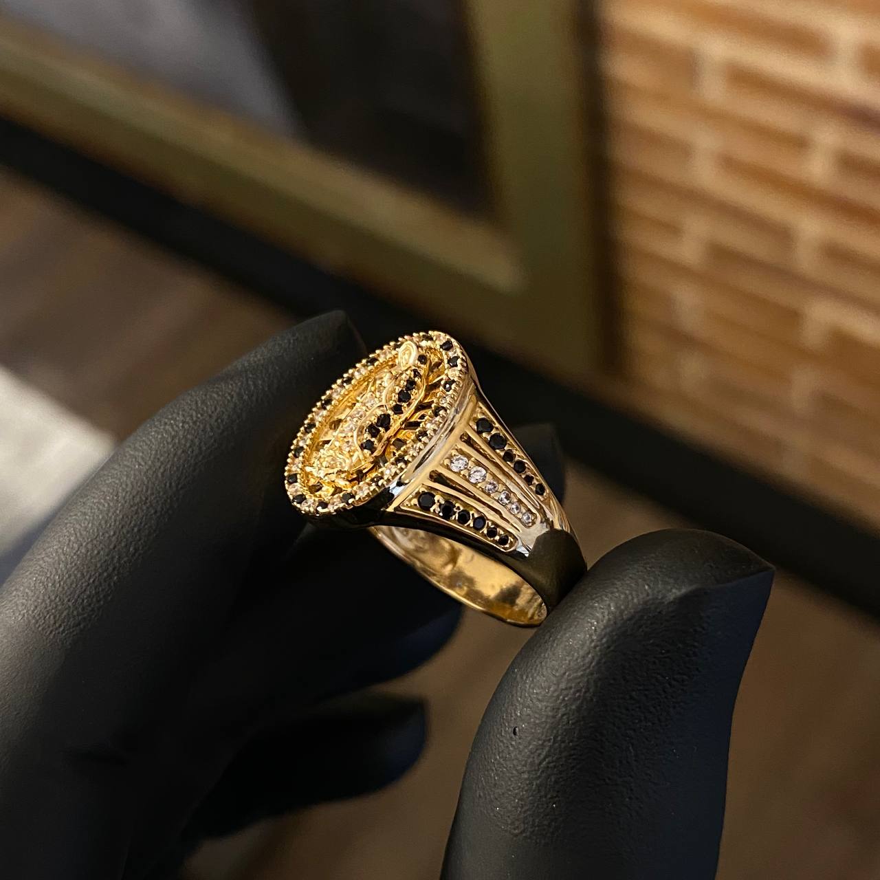 Anillo Virgen de Guadalupe 7.85gr / T9 3/4 Circones Negros Blancos Oro Amarillo