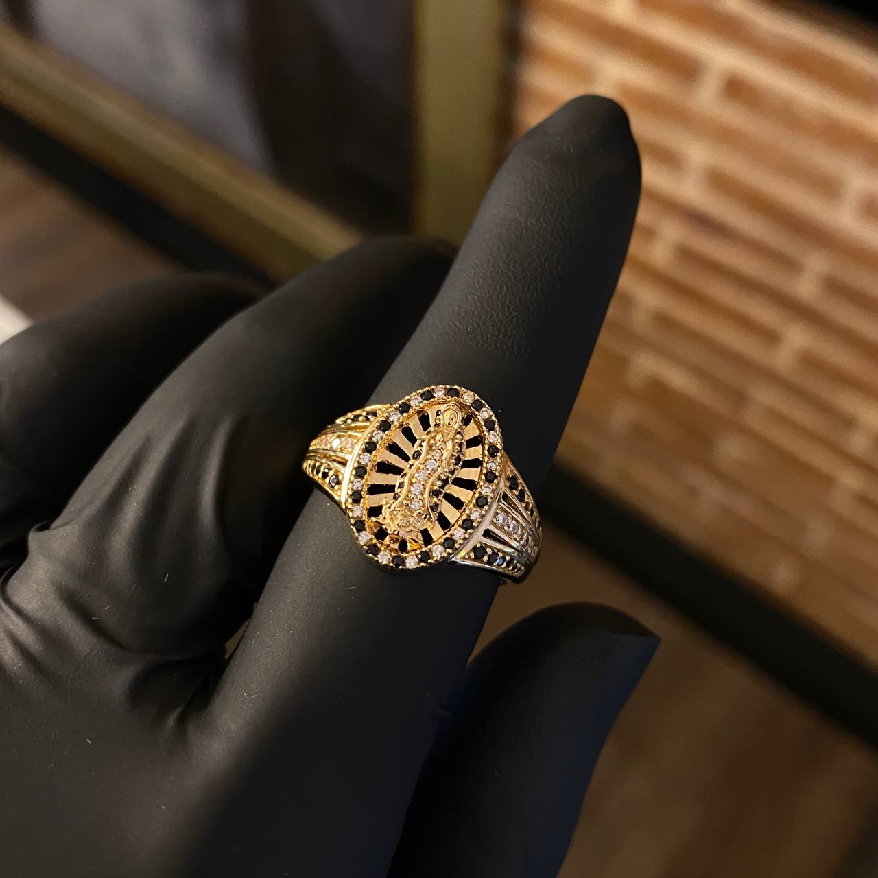 Anillo Virgen de Guadalupe 7.85gr / T9 3/4 Circones Negros Blancos Oro Amarillo