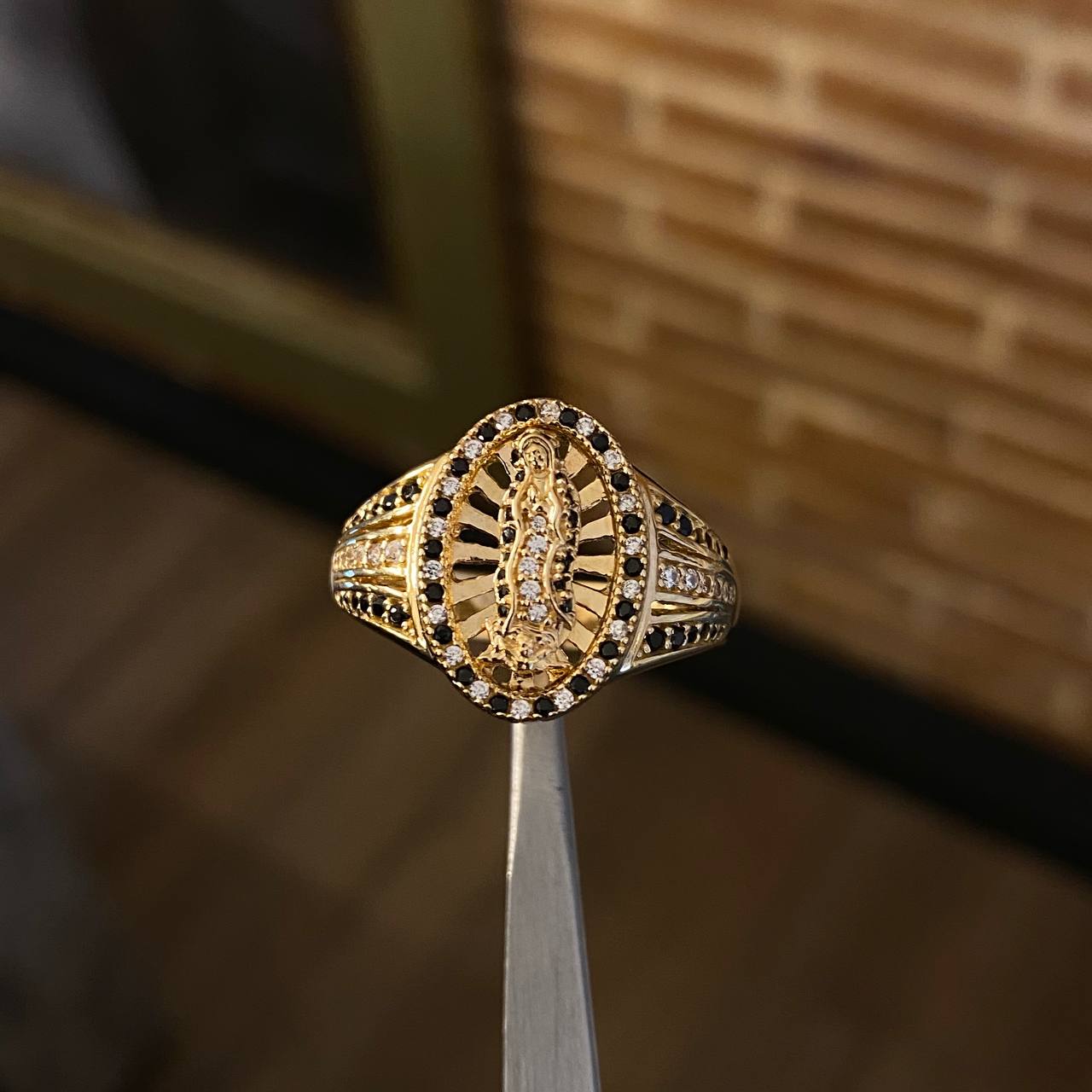 Anillo Virgen de Guadalupe 7.85gr / T9 3/4 Circones Negros Blancos Oro Amarillo