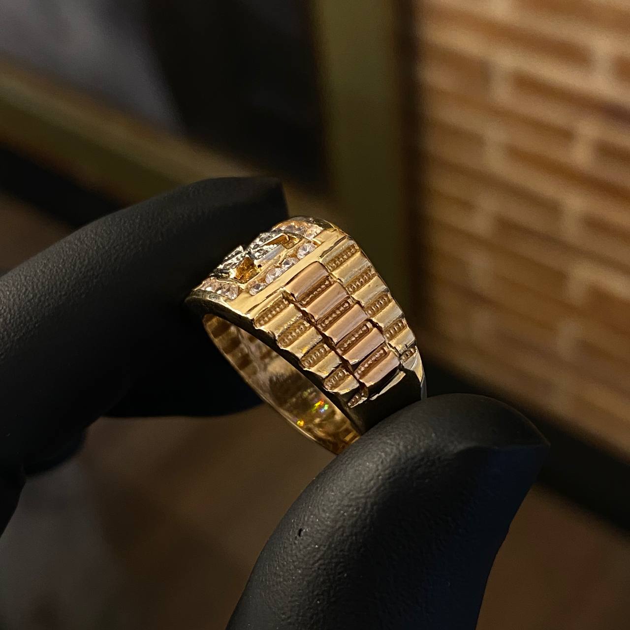 Anillo Cruz Pate 8.95gr / T9 1/2 Circones Blancos Tres Oros