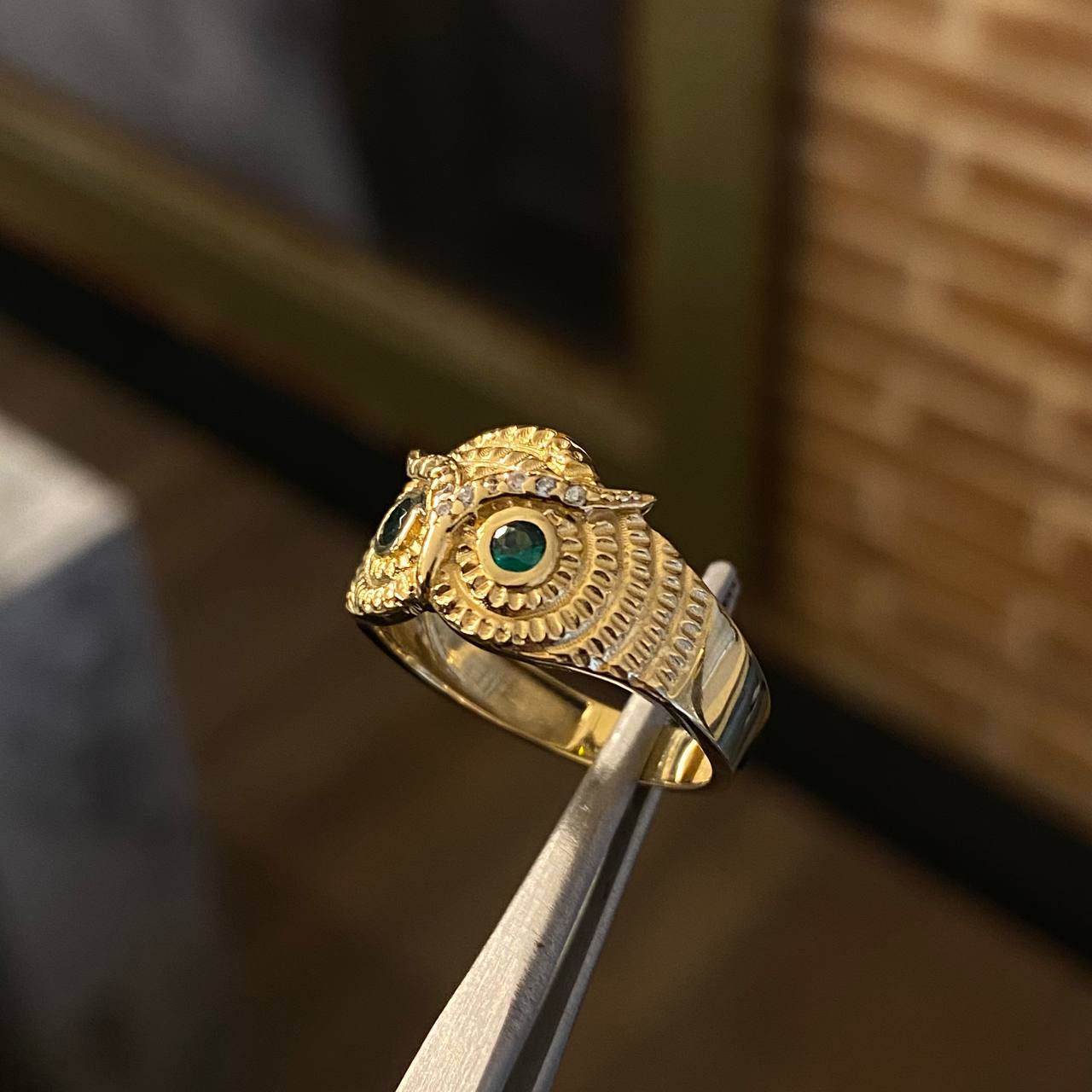 Anillo Buho 4.5gr T7 1/2 Texturizado Circones Blancos Verdes Oro Amarillo