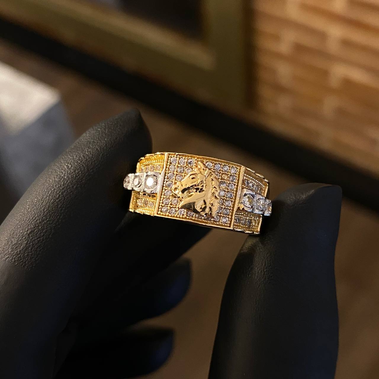 Anillo Caballo Cuadrado 8.2gr T9 1/4 Circones Blancos Dos Oros Blanco Amarillo