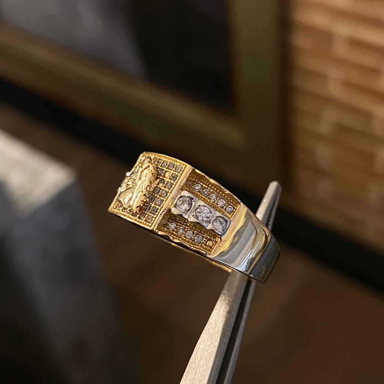 Anillo Caballo Cuadrado 8.2gr T9 1/4 Circones Blancos Dos Oros Blanco Amarillo