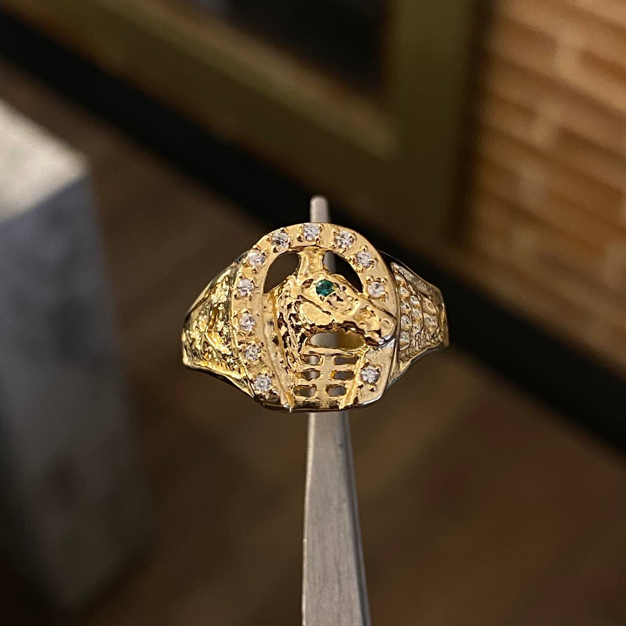 Anillo Caballo Herradura 5.2gr T10 1/4 Circones Blancos Verde Oro Amarillo