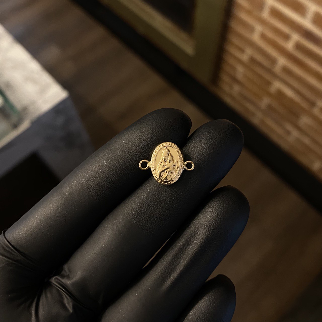 Herraje Virgen del Carmen 0.85gr / 1.5cm Troquelado Oro Amarillo