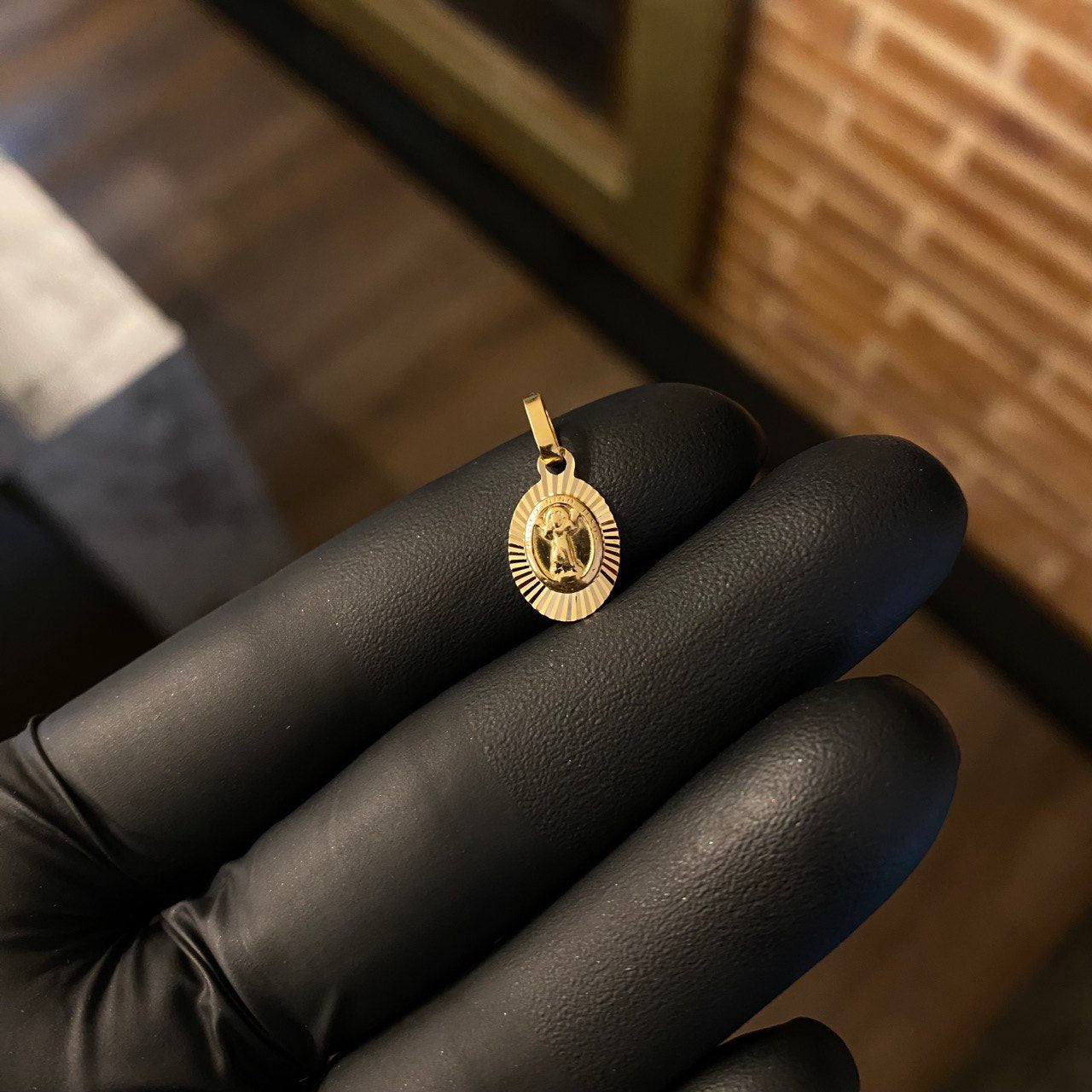 Dije Divino Niño 0.75gr / 1.8cm Diamantado Oro Amarillo