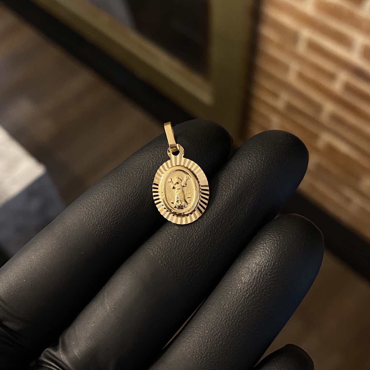 Dije Divino Niño 1.3gr / 2.1cm Diamantado Oro Amarillo