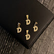 Dije Letra D 0.4gr / 1.3cm Circones Blancos Oro Amarillo