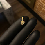 Dije Letra D 0.4gr / 1.3cm Circones Blancos Oro Amarillo