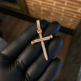 Dije Cruz Clavo 3.7gr / 4.6cm Circones Blancos Oro Rosa