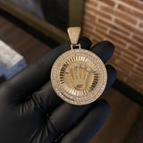 Dije Medallon Corona RX 17.8gr / 5.4cm Circones Blancos Oro Amarillo*