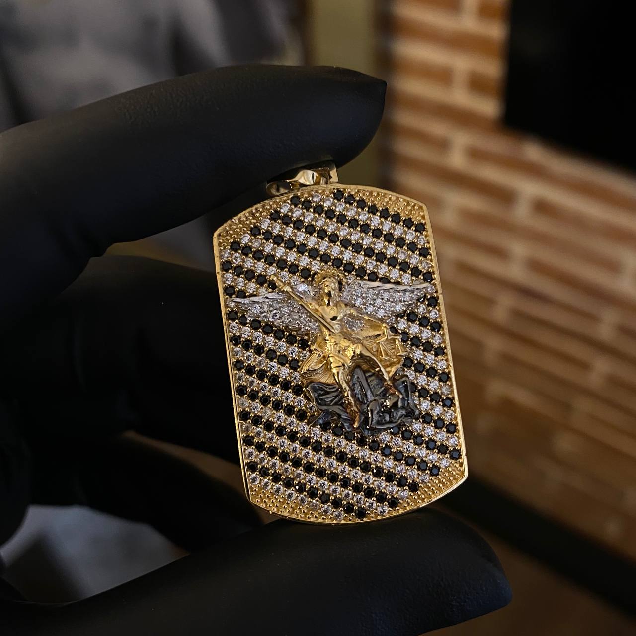 Dije Placa San Miguel Arcángel 13.65gr / 5.3cm Circones Blancos Negros Oro Rosa*