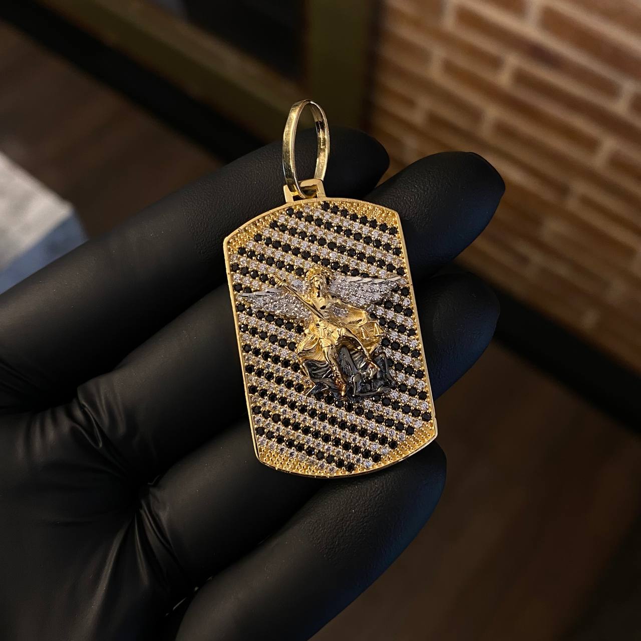 Dije Placa San Miguel Arcángel 13.65gr / 5.3cm Circones Blancos Negros Oro Rosa*