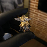 Dije San Miguel Arcángel 8.95gr / 3.8cm Circones Blancos Oro Amarillo*