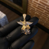 Dije San Miguel Arcángel 8.95gr / 3.8cm Circones Blancos Oro Amarillo*