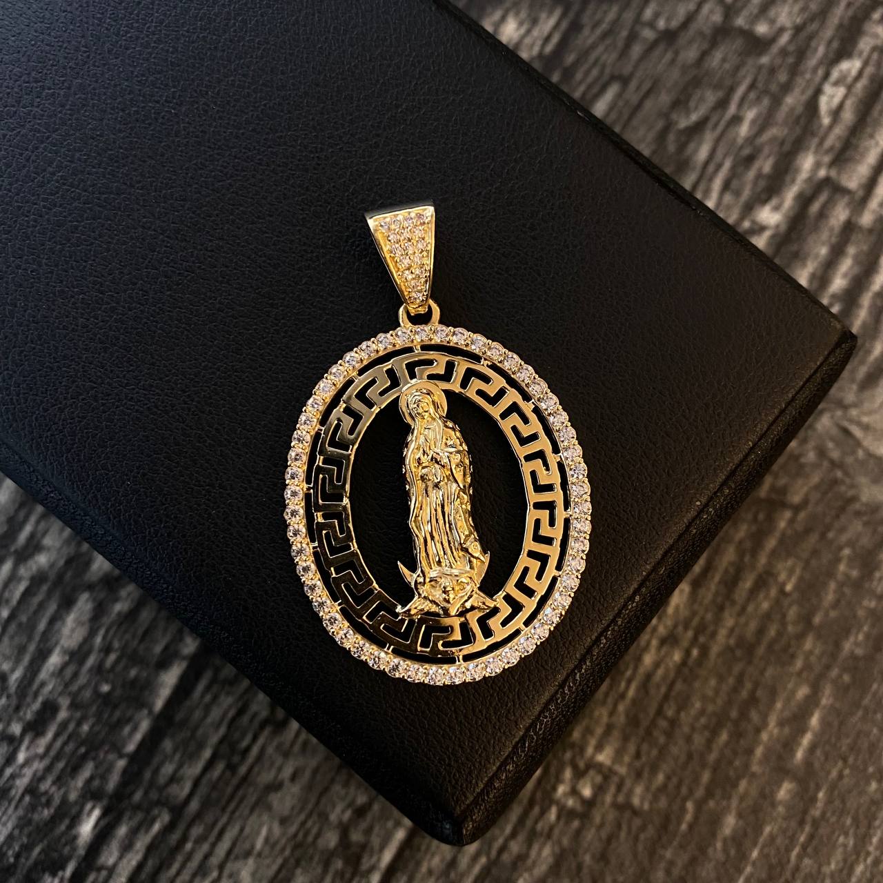 Dije Virgen de Guadalupe Tribal 7.8gr / 4.3cm Circones Blancos Oro Amarillo*