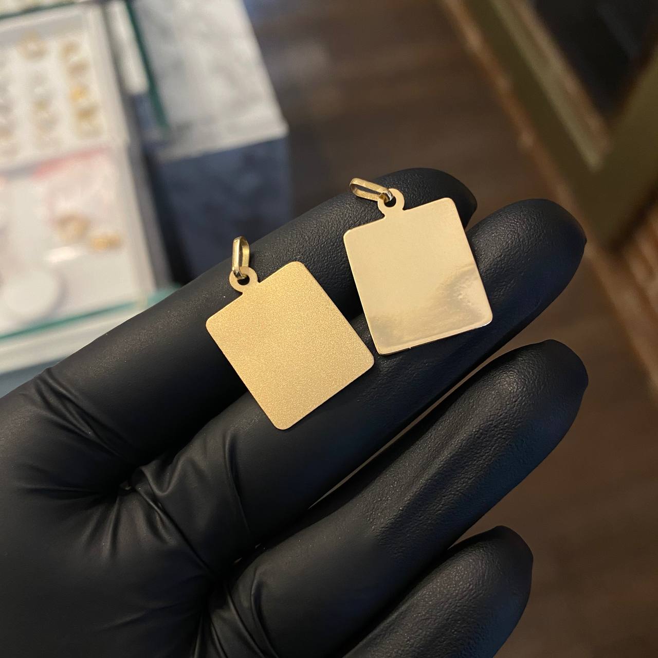 Dije Placa Rectangular Curva 1.85gr / 1.9cm*1.6cm Liso Mate Oro Amarillo Nac. Esp.